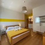 شقة A&a