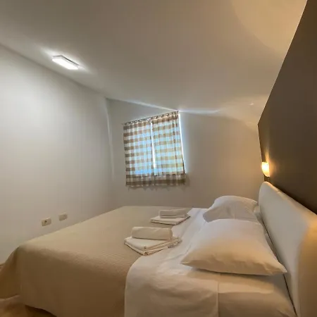 Apartment A&a